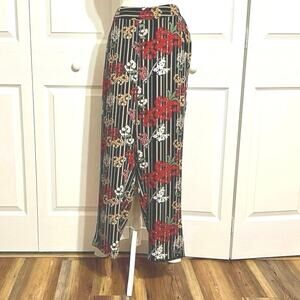 Monroe & Main Wide leg pants Women’s sz L. Black & flowers. Pull-on,elastic back